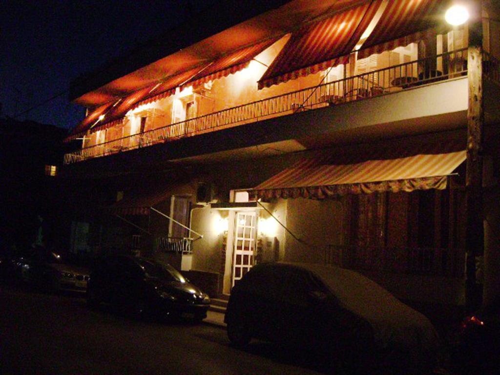 Sofia Rooms Loutra Edipsou  ภายนอก รูปภาพ