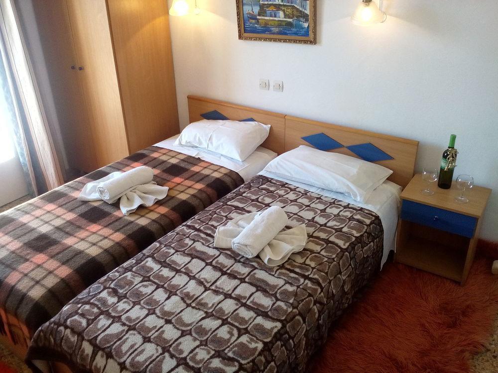 Sofia Rooms Loutra Edipsou  ภายนอก รูปภาพ
