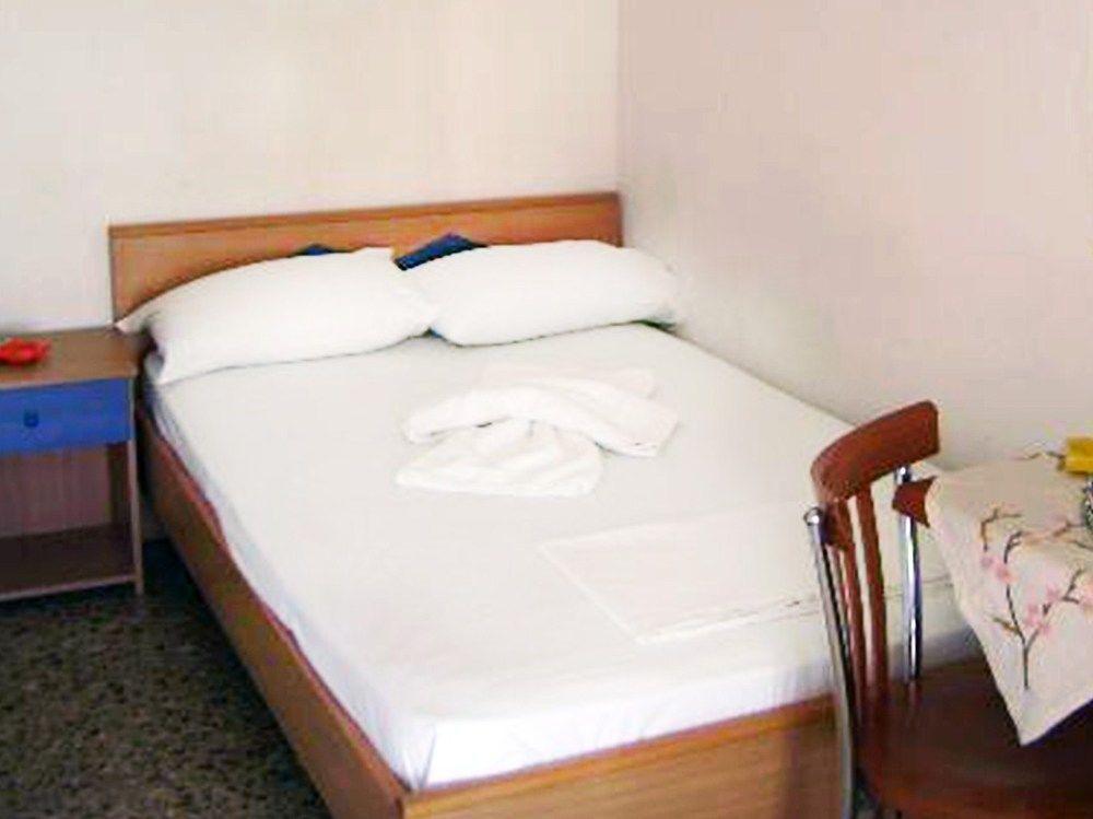 Sofia Rooms Loutra Edipsou  ภายนอก รูปภาพ
