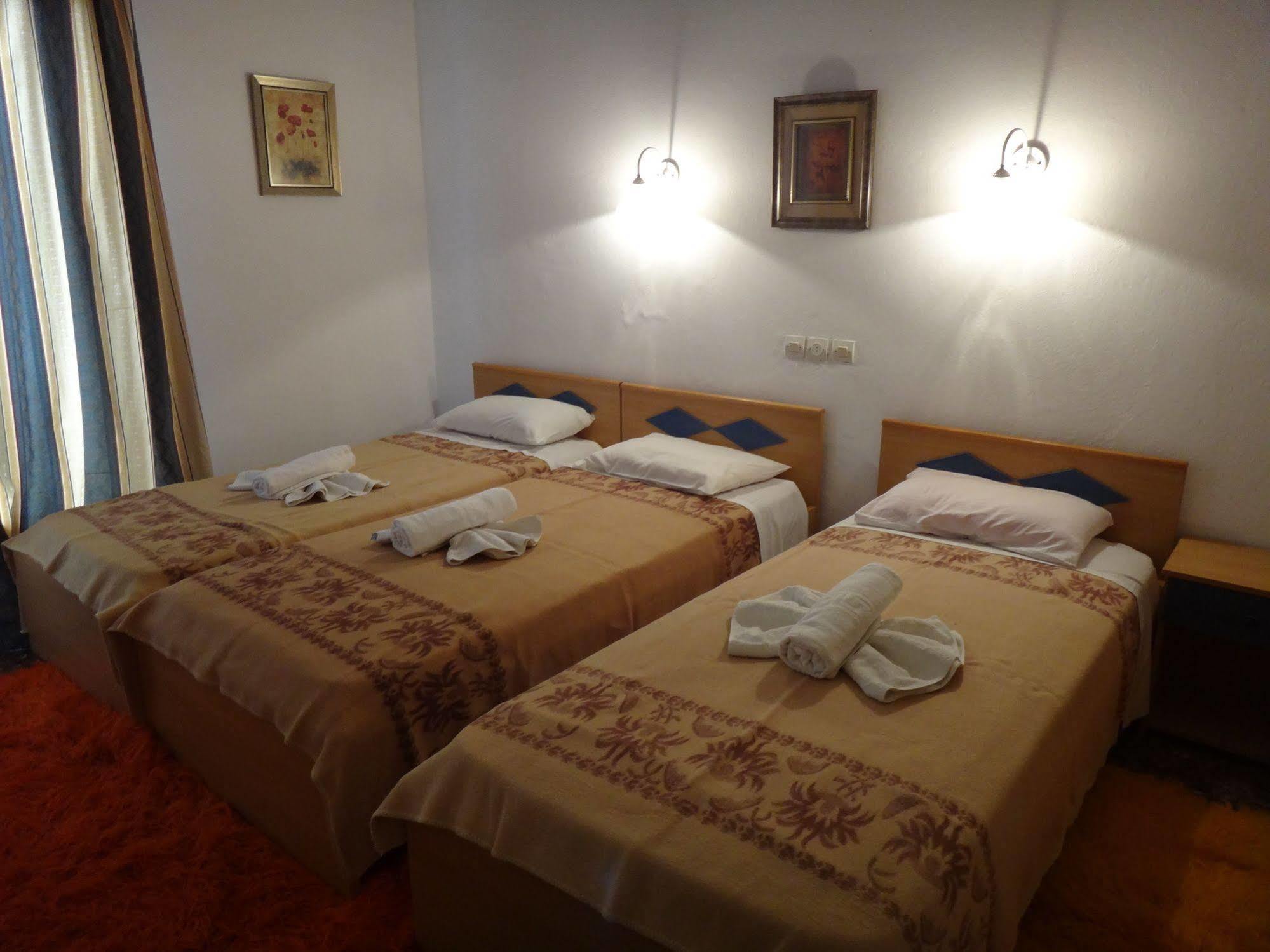 Sofia Rooms Loutra Edipsou  ภายนอก รูปภาพ