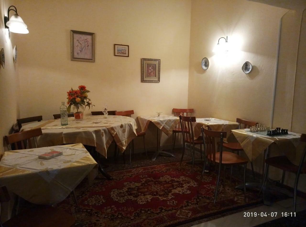 Sofia Rooms Loutra Edipsou  ภายนอก รูปภาพ