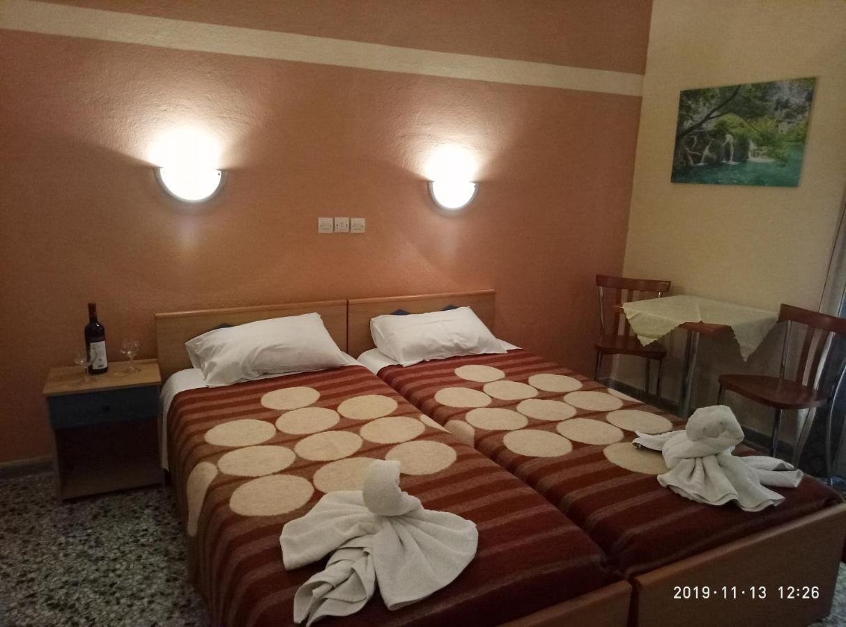 Sofia Rooms Loutra Edipsou  ภายนอก รูปภาพ