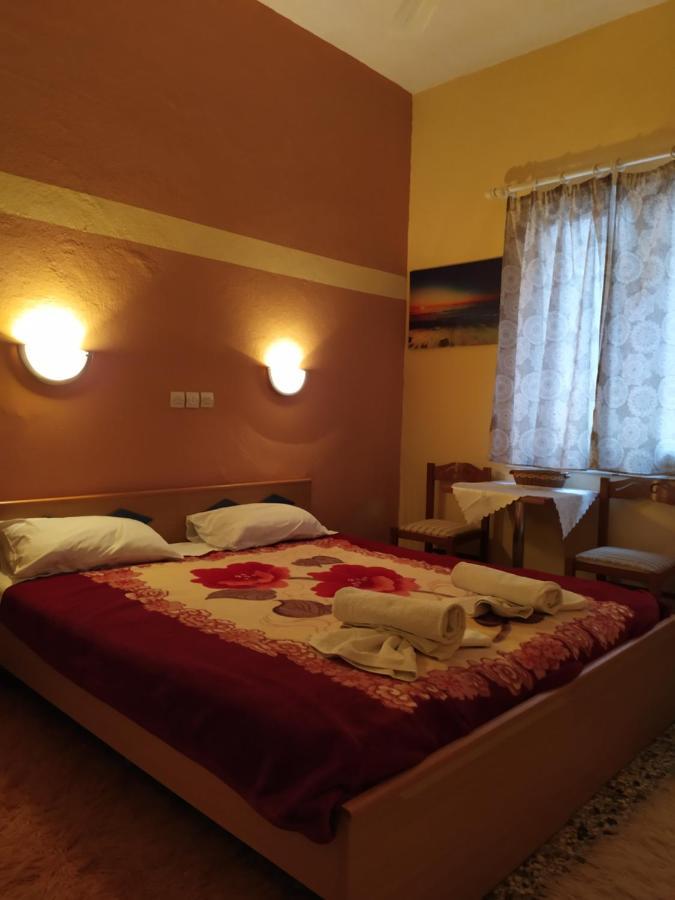 Sofia Rooms Loutra Edipsou  ภายนอก รูปภาพ